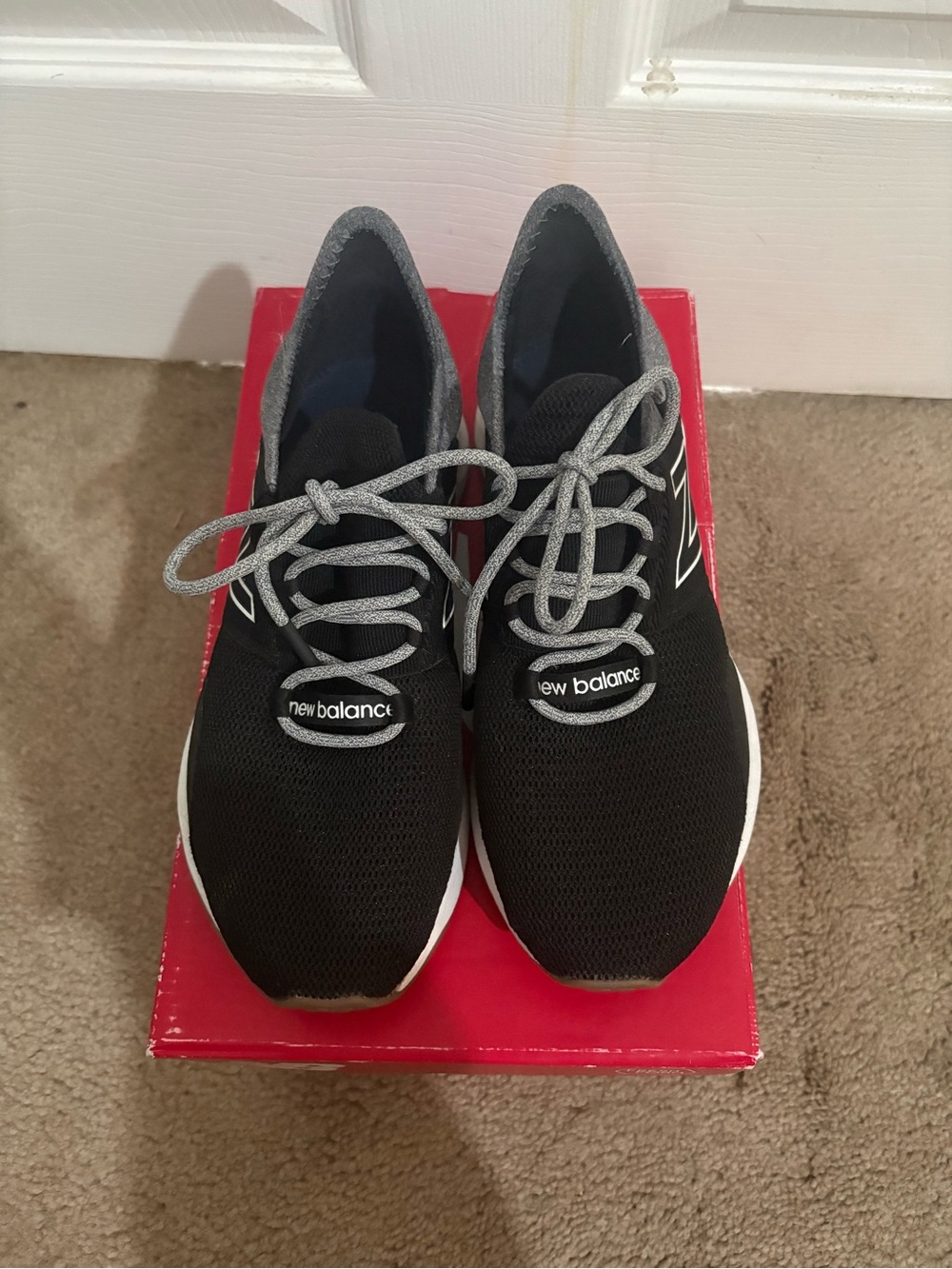 New Balance women’s Athletic Shoes - Black and Gray - Picture 3 of 5